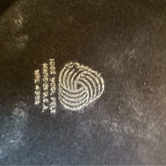 Patricia Stevens Tote Case with Hat. - Picture 11 of 16